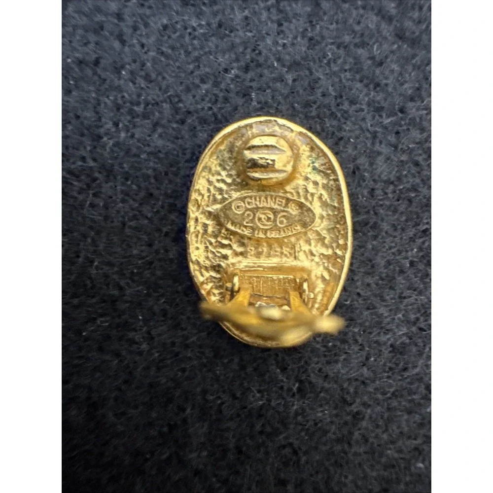 1980s Karl Lagerfeld-era Chanel, Collection 26 Gold Tone Clip On Earrings France